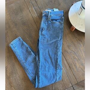 Levi mile High Skinny Jean